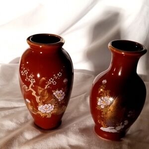 Lot of 2 small 4" tall vases from Japan. No chips etc.